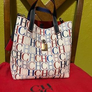 Original Carolina Herrera like new conditions comes with lock key and dust bag.